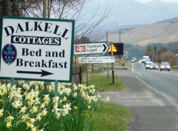 Dalkell Cottage Road Sign heading southwards through Tyndrum